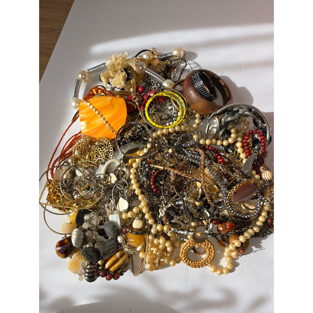 Jewelry 4lb Lot.  Costume, wearable & junk craft lot